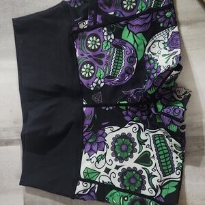CVG size small 2.5" skull shorts